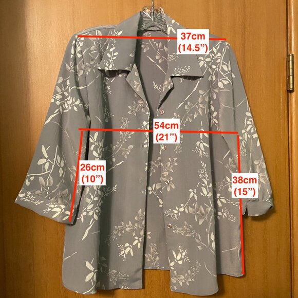 Light Blue 2 piece blazer and skirt with leaf vine design, crinkled material - Picture 4 of 10